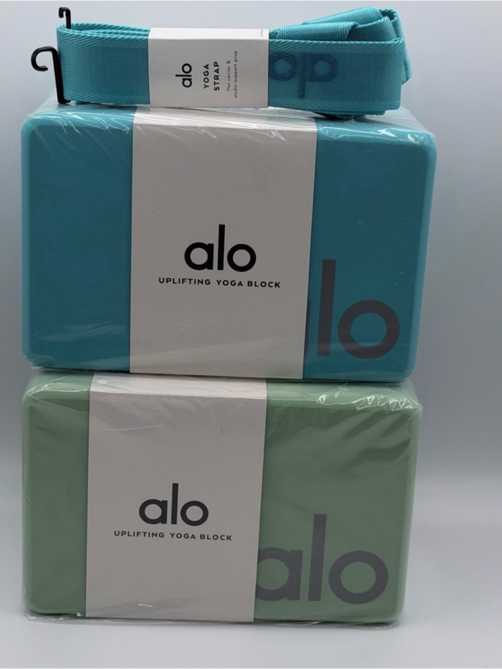 Alo Uplifting Yoga Blocks (2) and strap set. NEW